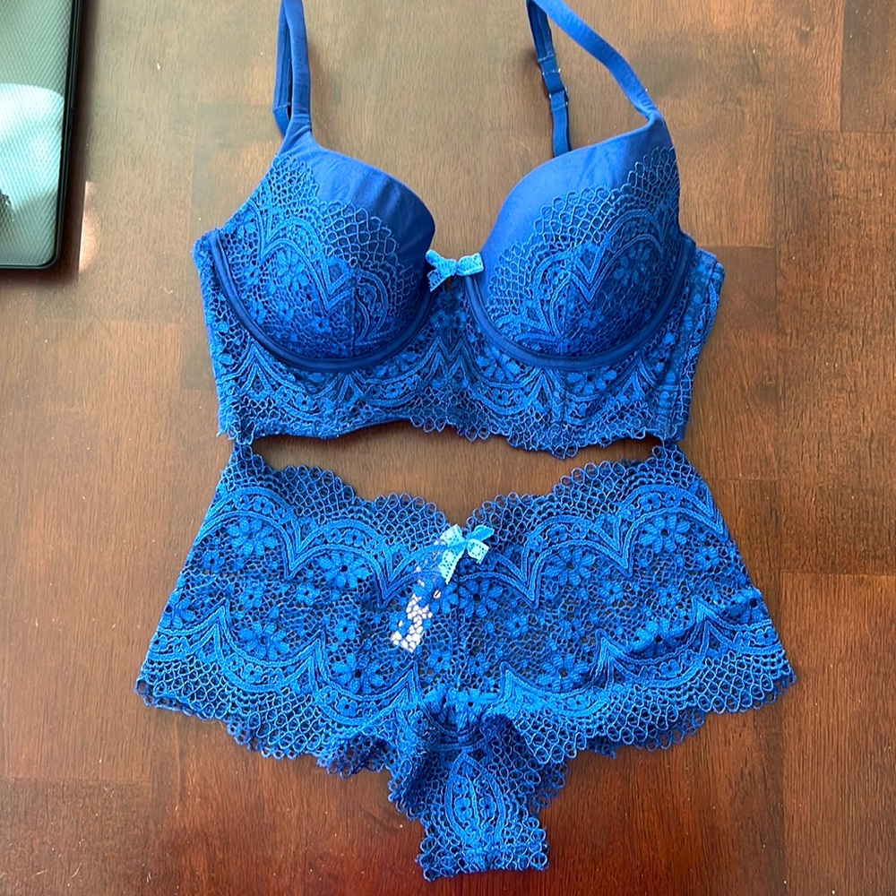 🌟2 for $60 VS Body by Victoria Lined Demi